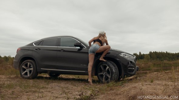 Hot wet vagina in car wash porn video