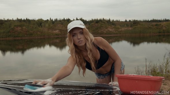 Hot wet vagina in car wash porn video