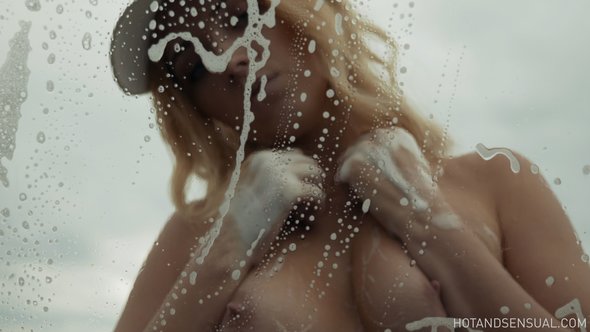 Hot wet vagina in car wash porn video