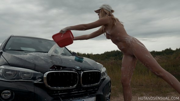 Hot wet vagina in car wash porn video