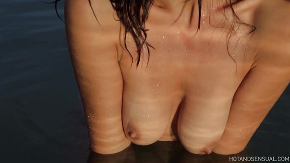 Beautiful wet tits in bathing beauty porn