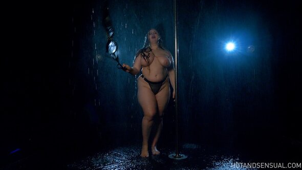 Flexible chubby porn with huge boobs in the shower