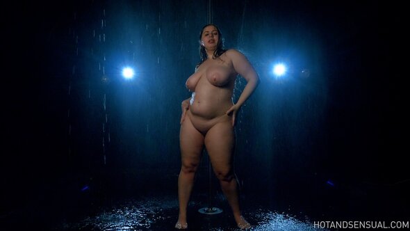 Flexible chubby porn with huge boobs in the shower