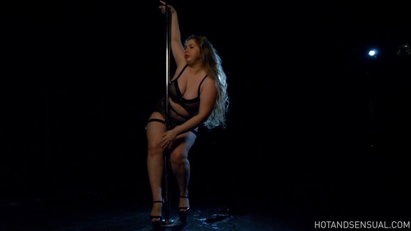Flexible chubby porn with huge boobs in the shower