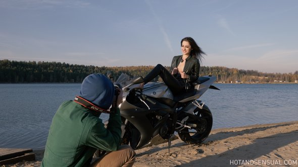 Phtoshooting backstage with the girl on the motorbike